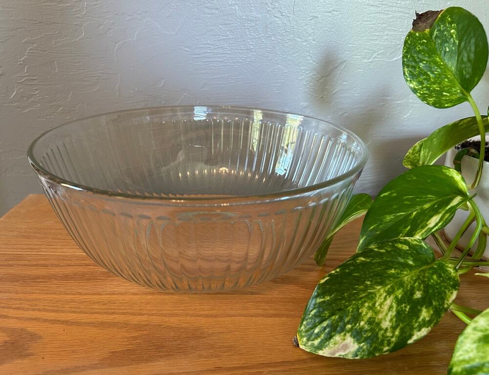 4.5 qt. clear ribbed Pyrex bowl  7404-S